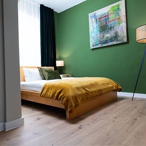 Zimmer mit Kingsize-Bett
